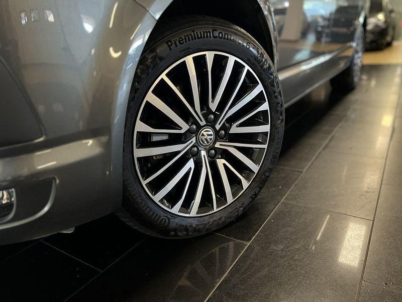 Gebraucht VW Multivan Highline 204 PS (150 kW) 2017 Grau Van / Kleinbus