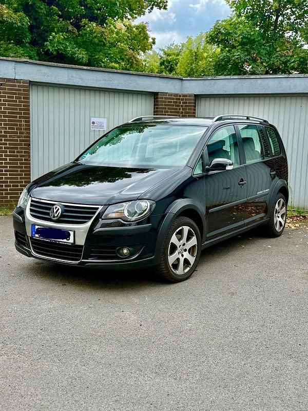 Schwarz Gebraucht 2008 VW Touran Cross Van / Kleinbus | 4.900 € (Fairer Preis) - Bild 1/4