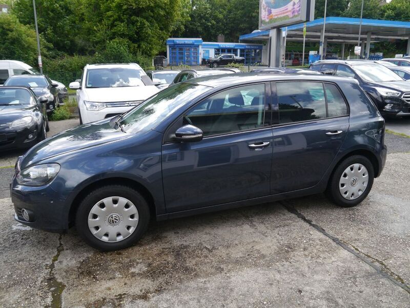 Gebraucht VW Golf VI Team 105 PS (77 kW) 2010 Blau Kleinwagen