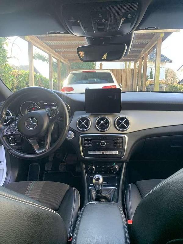 Gebraucht Mercedes CLA180 Shooting Brake Edition 122 PS (89 kW) 2018 Kombi