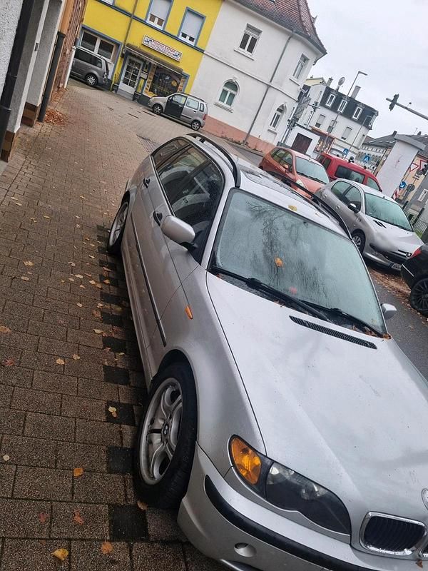 Gebraucht BMW 320 150 PS (110 kW) 2005 Grau Kombi