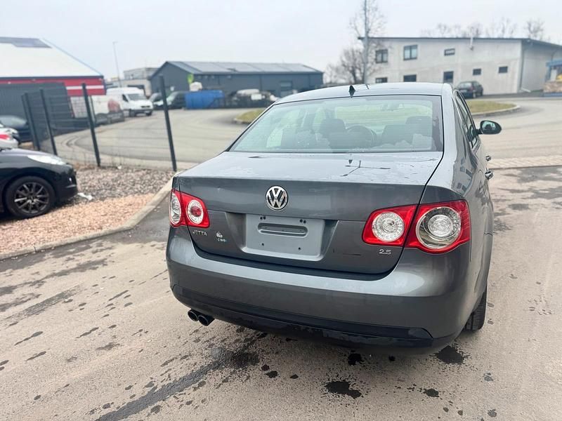 Gebraucht VW Jetta Comfortline 140 PS (102 kW) 2008 Grau Limousine