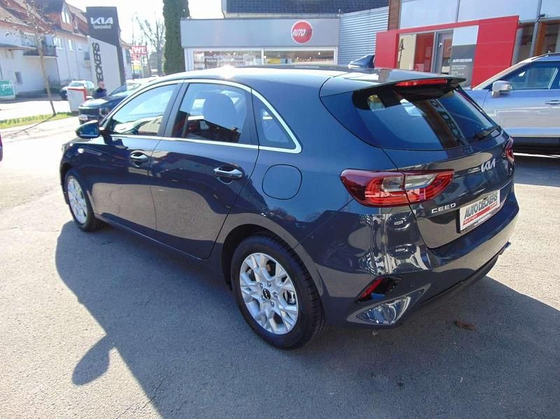 Neu Kia Ceed Vision 140 PS (102 kW) 2026 (h8g) pentametal met. Kleinwagen