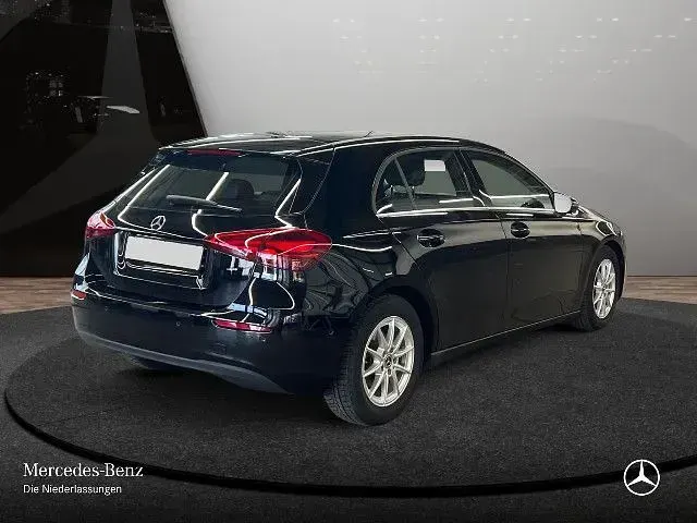 Gebraucht Mercedes A180 Advanced 116 PS (85 kW) 2023 Schwarz Limousine