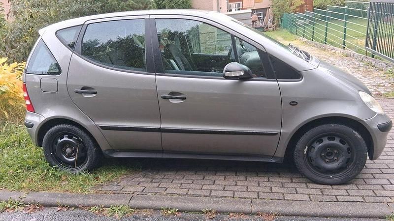 Silber Gebraucht 2004 Mercedes A160 Classic Van / Kleinbus | 1.600 € (Fairer Preis) - Bild 1/4