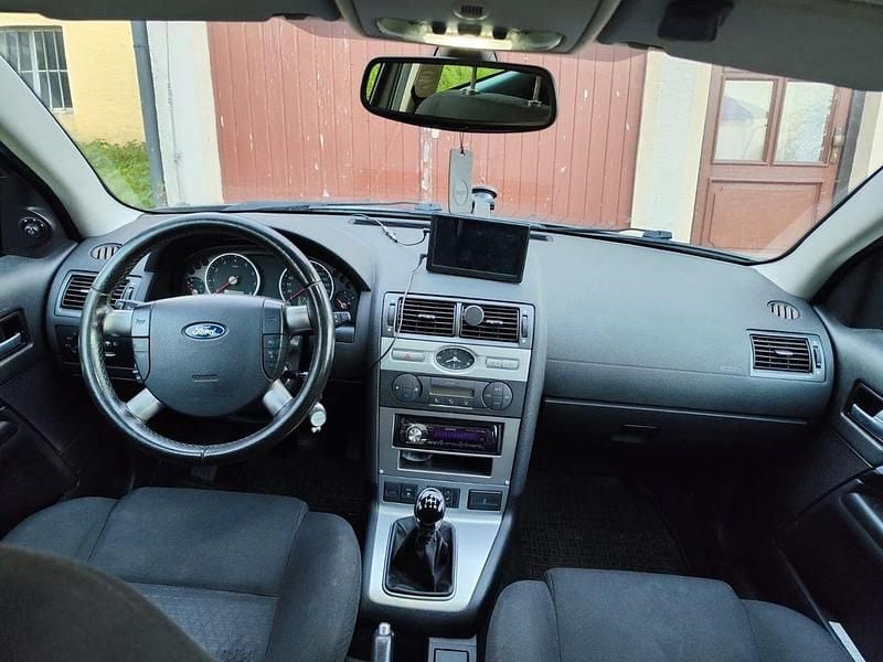 Gebraucht Ford Mondeo Ambiente 145 PS (106 kW) 2005 Grau Limousine