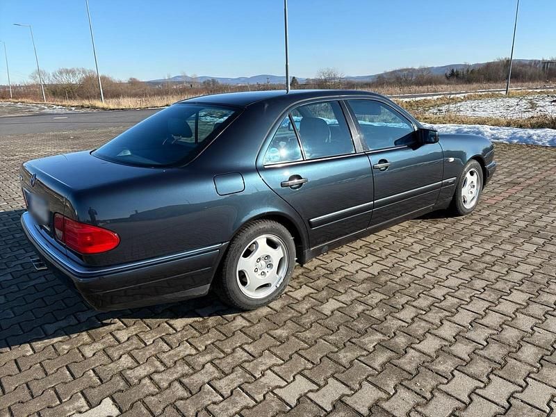 Gebraucht Mercedes E320 1998 Schwarz Limousine