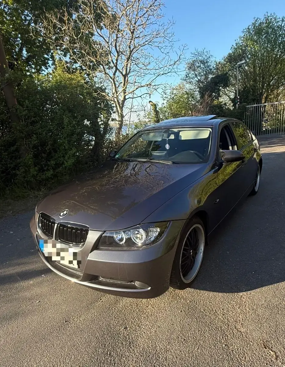 Gebraucht BMW 318 129 PS (94 kW) 2005 Andere farben Limousine
