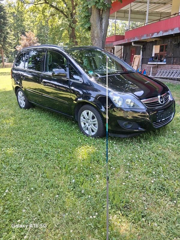 Schwarz Gebraucht 2011 Opel Zafira Van / Kleinbus | 3.399 € (Etwas zu teuer) - Bild 1/4