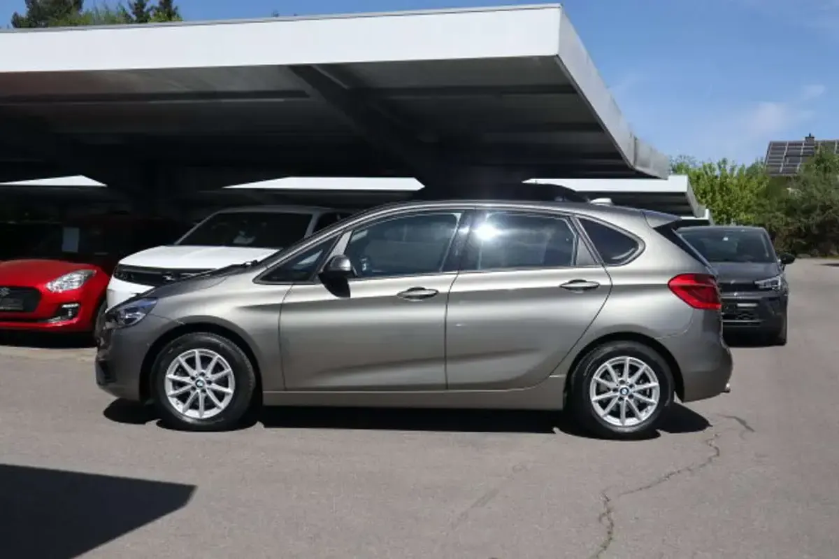 Gebraucht BMW 218 Advantage 150 PS (110 kW) 2016 Platinsilber metallic Van / Kleinbus