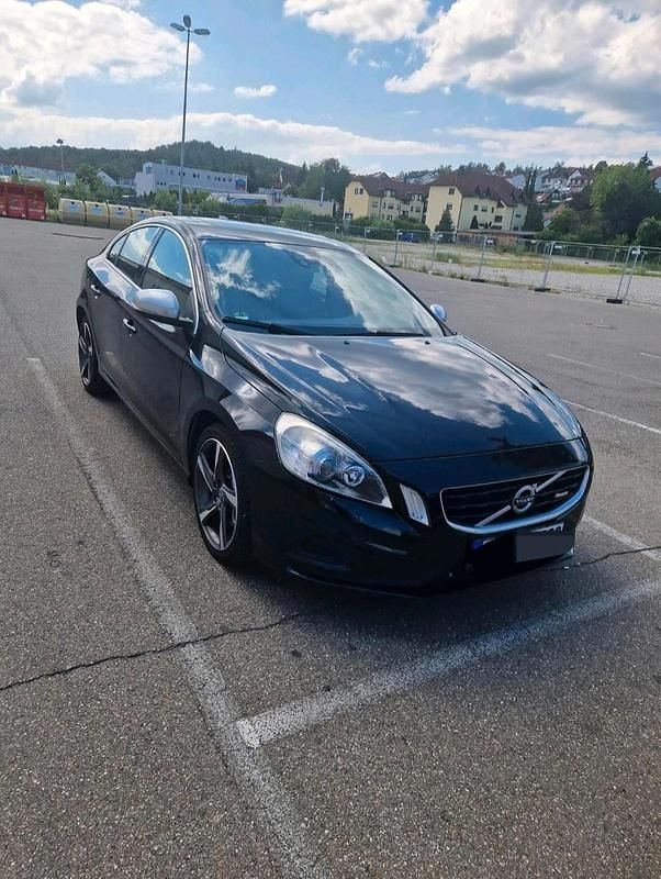 Schwarz Gebraucht 2013 Volvo S60 R-Design Limousine | 10.500 € - Bild 1/4