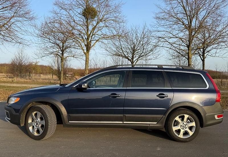 Gebraucht Volvo XC70 Summum 163 PS (119 kW) 2011 Blau Kombi