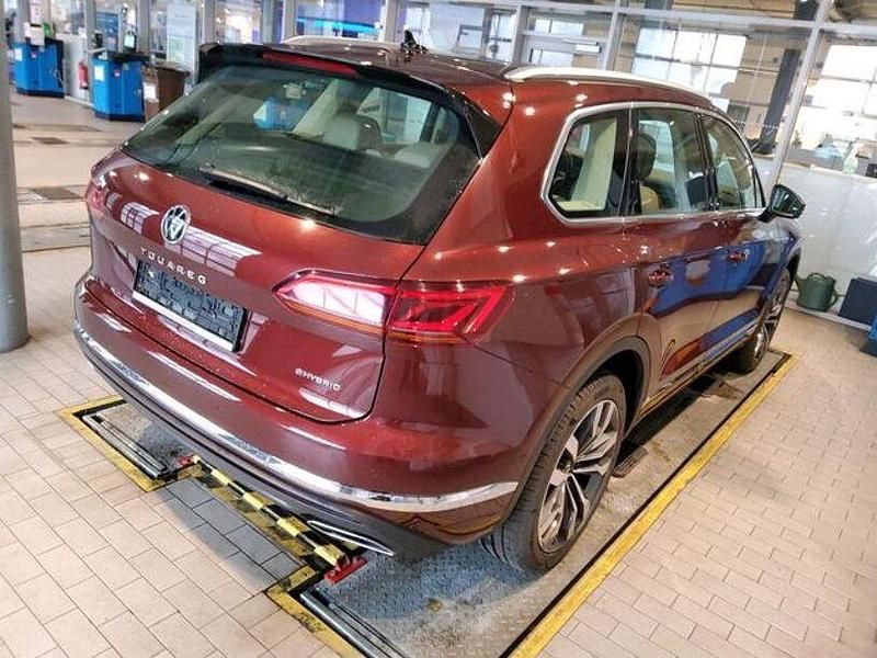 Gebraucht VW Touareg Atmosphere 381 PS (280 kW) 2022 Malbec red metallic SUV