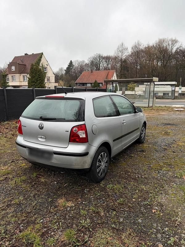 Gebraucht VW Polo 60 PS (44 kW) 2003 Silber Kleinwagen