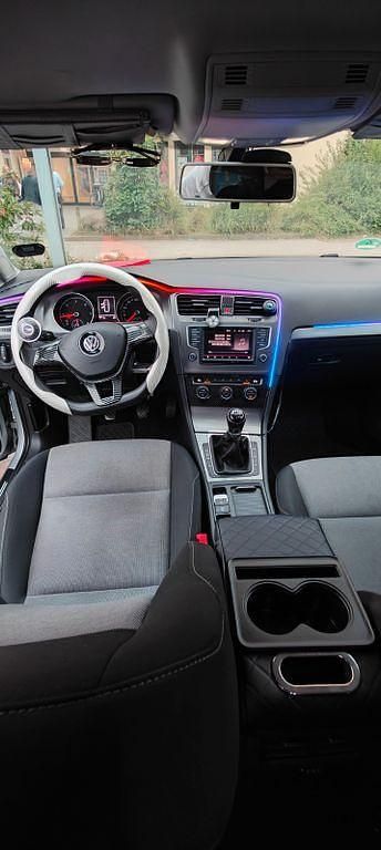 Silber Gebraucht 2016 VW Golf VII Trendline Limousine | 8.000 € (Fairer Preis) - Bild 1/4