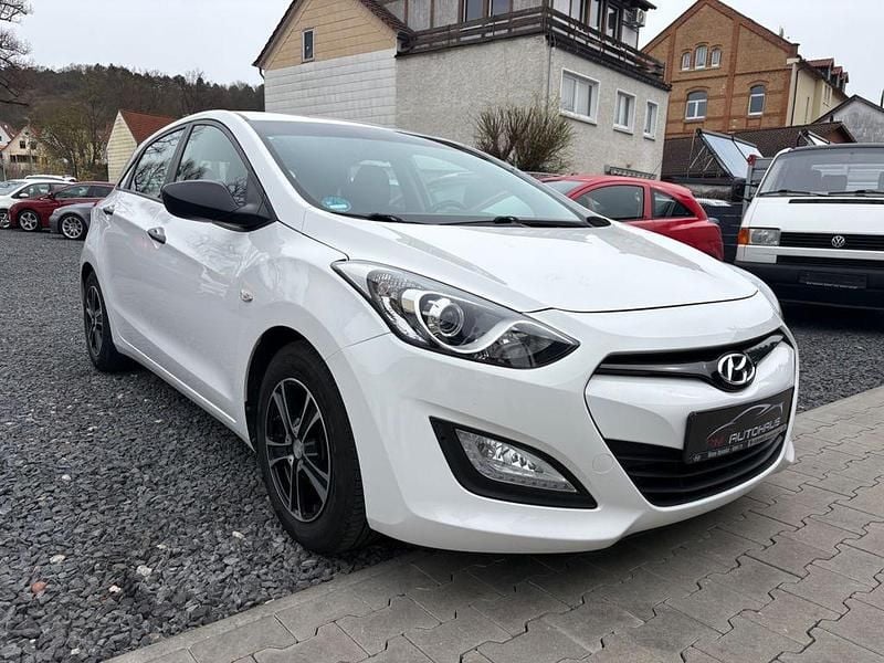 Gebraucht Hyundai i30 Style 99 PS (72 kW) 2014 Weiß Limousine