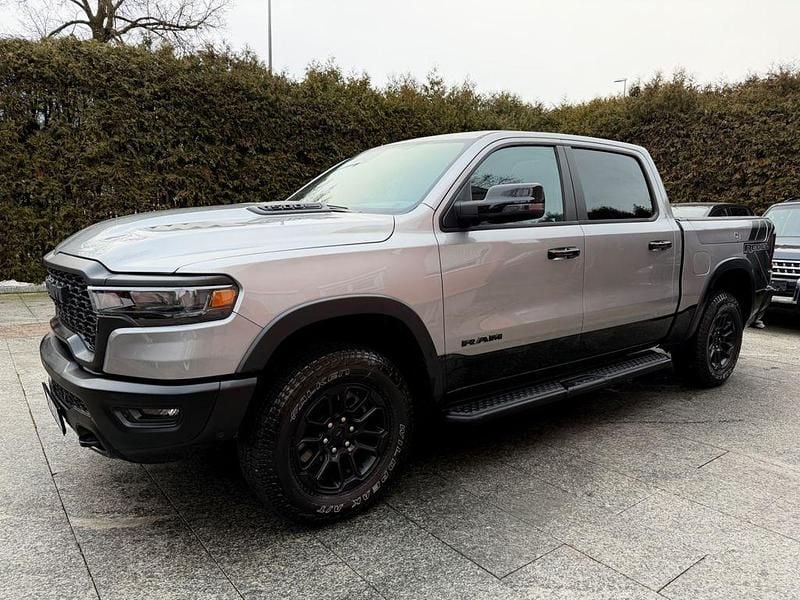 Silber Gebraucht 2024 Dodge Ram Abholung | 69.980 € (Guter Preis) - Bild 1/4