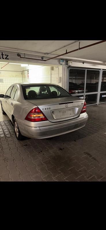 Gebraucht Mercedes C200 116 PS (85 kW) 2001 Silber Limousine
