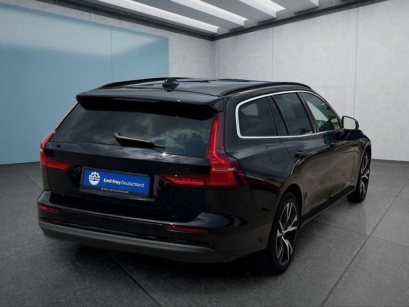 Gebraucht Volvo V60 Core 163 PS (119 kW) 2024 Schwarz Kombi