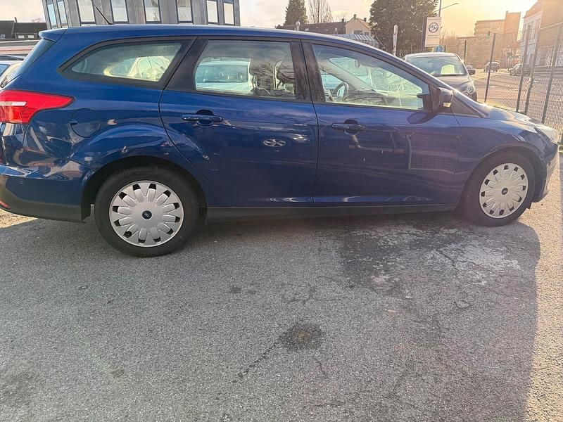 Gebraucht Ford Focus Trend 104 PS (76 kW) 2016 Blau Kombi