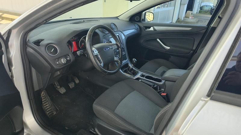 Gebraucht Ford Mondeo 125 PS (91 kW) 2013 Silber Kombi