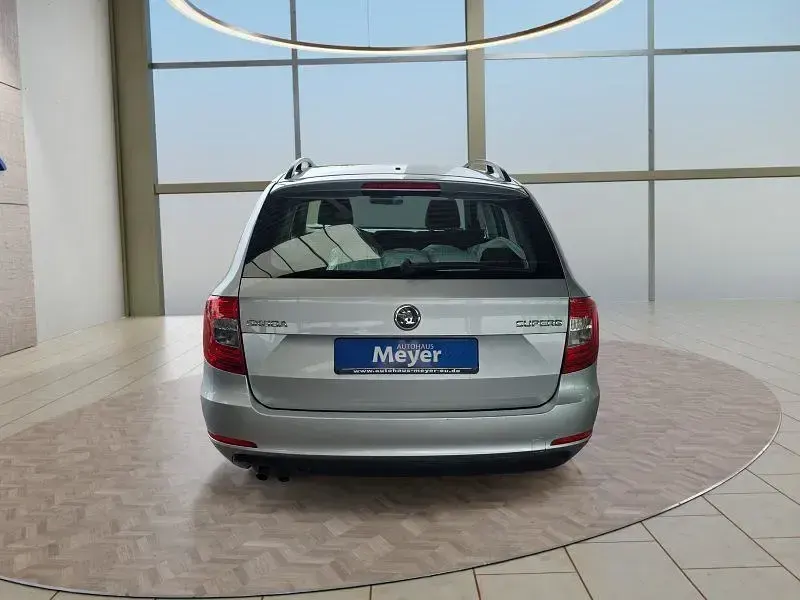 Gebraucht Skoda Superb 125 PS (91 kW) 2014 Brilliantsilber metallic Kombi