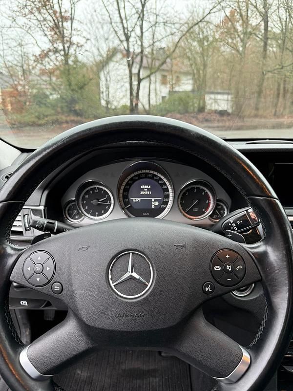 Gebraucht Mercedes E350 2010 Silber Limousine