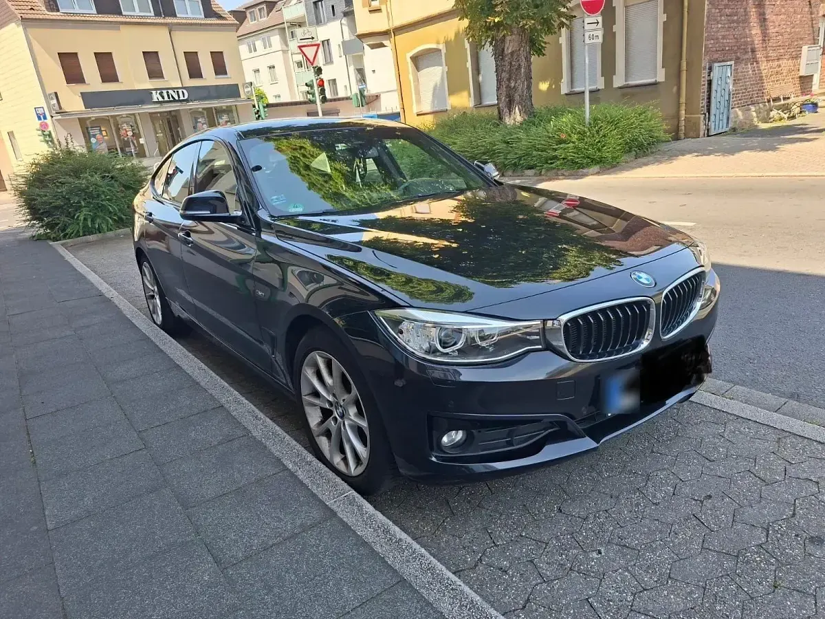 Gebraucht BMW 320 Sport Line 184 PS (135 kW) 2013 Schwarz Limousine
