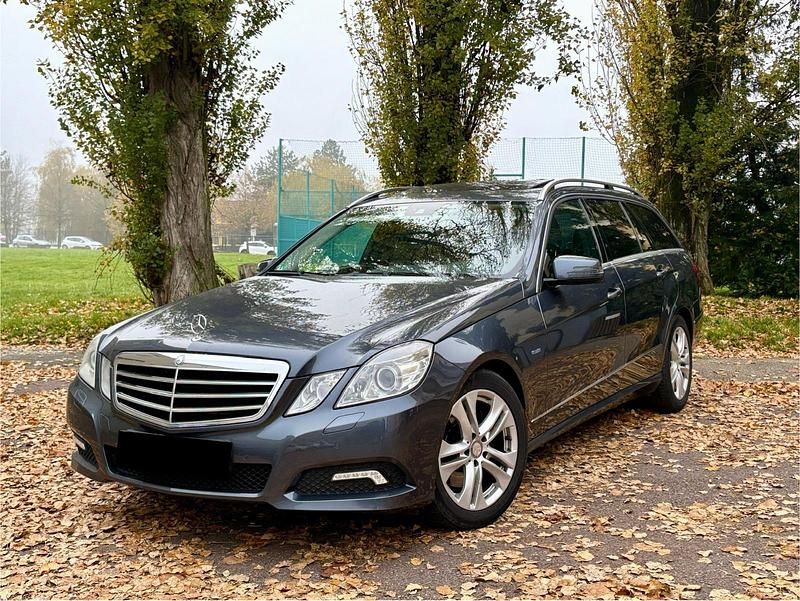 Gebraucht 2010 Mercedes E300 Avantgarde Kombi | 11.700 € (Guter Preis) - Bild 1/4