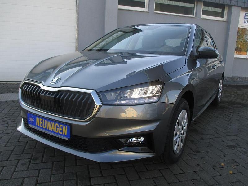 Neu Skoda Fabia 80 PS (58 kW) 2026 Grau Limousine