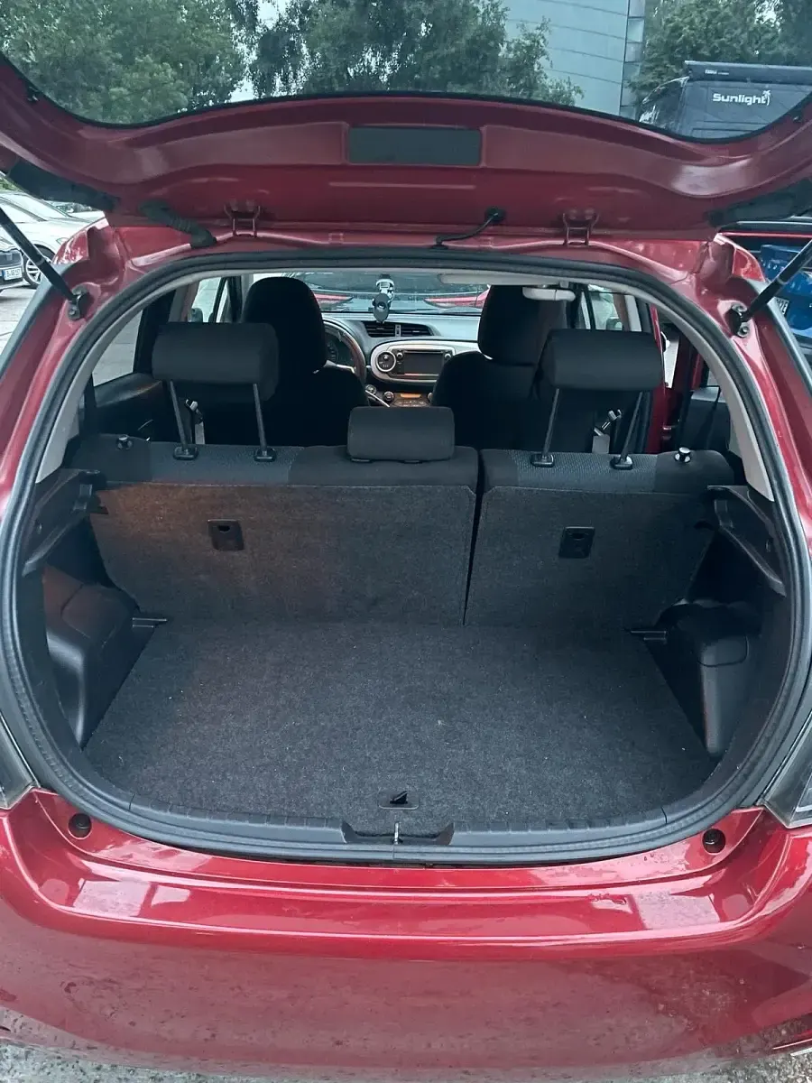 Gebraucht Toyota Yaris Hybrid 116 PS (85 kW) 2014 Rot Kleinwagen