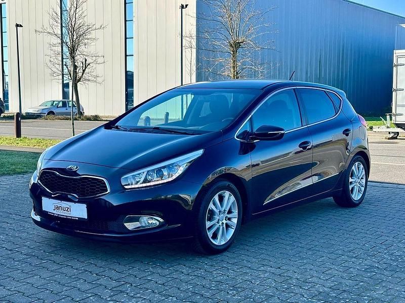 Gebraucht Kia Ceed Spirit 135 PS (99 kW) 2013 Schwarz Kleinwagen