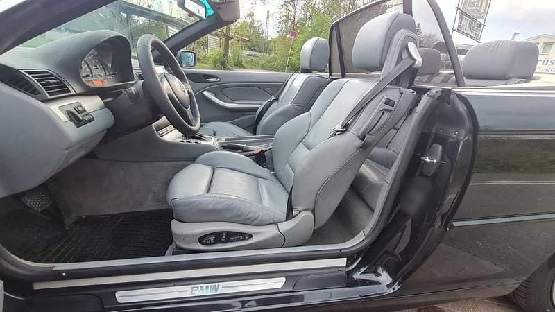 Second-hand BMW 320 Performance 170 CP (125 kW) 2001 Negru Cabrio