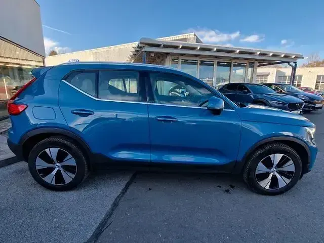Używany Volvo XC40 Plus 211 KM (155 kW) 2022 Niebieski SUV