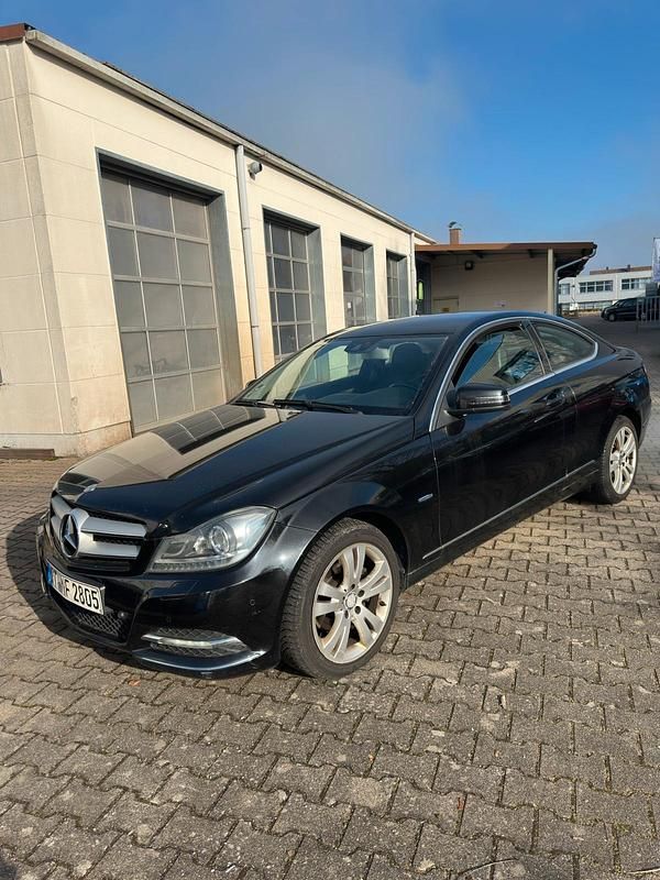 Schwarz Gebraucht 2012 Mercedes C250 Coupé | 11.500 € - Bild 1/4