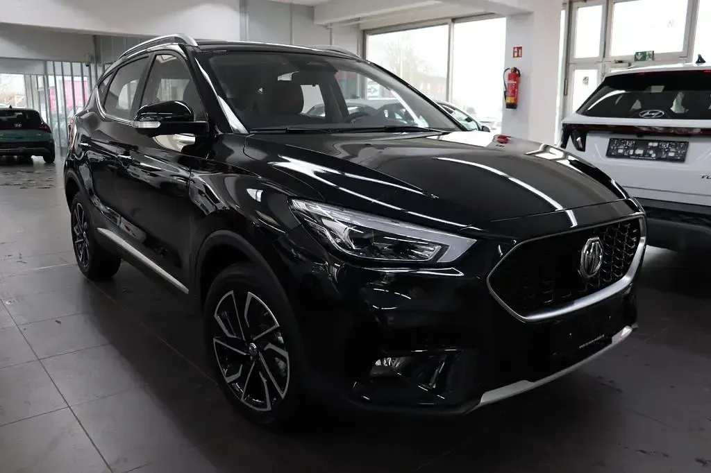 Neu MG ZS Luxury 106 PS (77 kW) 2025 Pebble black Limousine