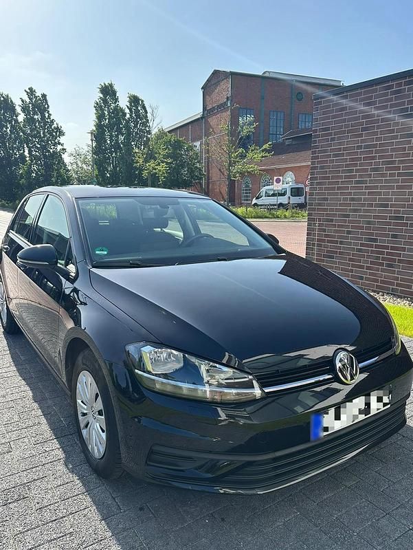Gebraucht VW Golf VII 116 PS (85 kW) 2019 Schwarz Kleinwagen