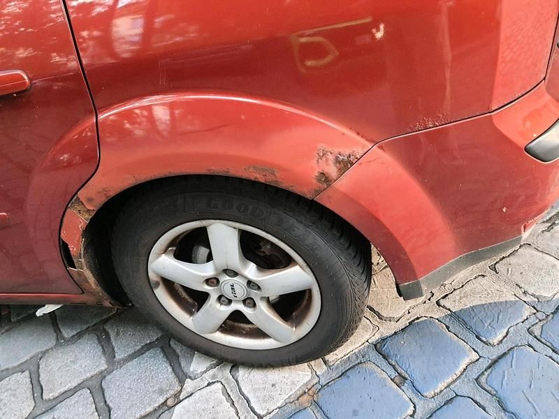 Rot Gebraucht 2008 Ford Focus Kombi | 500 € (Superpreis) - Bild 1/4