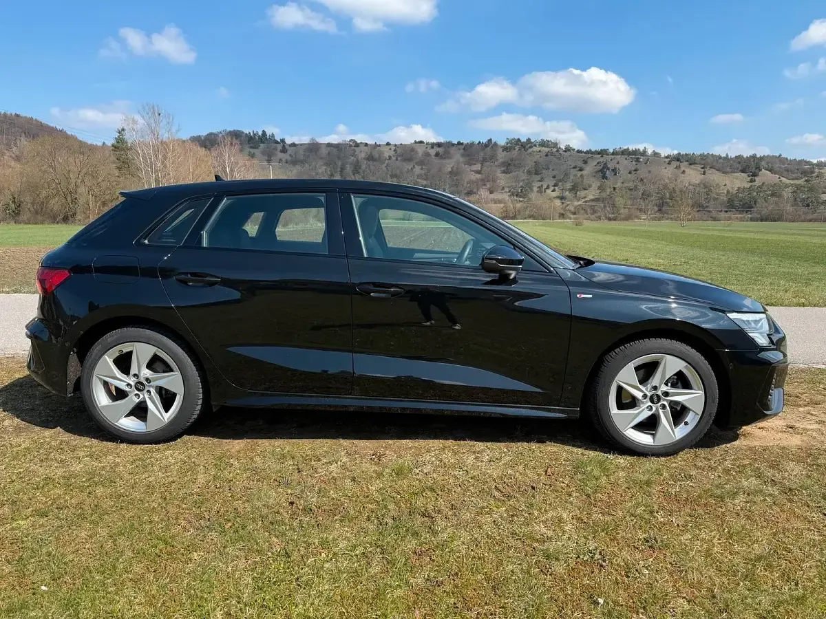 Gebraucht Audi A3 Ambiente 150 PS (110 kW) 2023 Schwarz Limousine