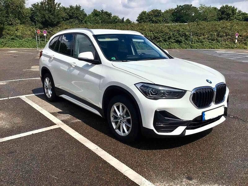 Weiß Gebraucht 2019 BMW X1 Sport Line SUV | 17.600 € (Guter Preis) - Bild 1/4