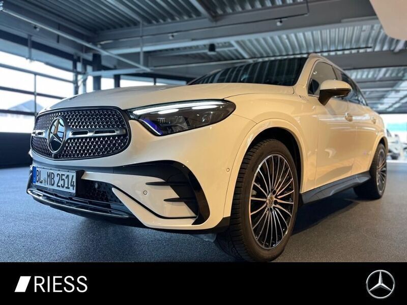 Weiss Gebraucht 2025 Mercedes GLC200 AMG SUV | 56.700 € (Fairer Preis) - Bild 1/4