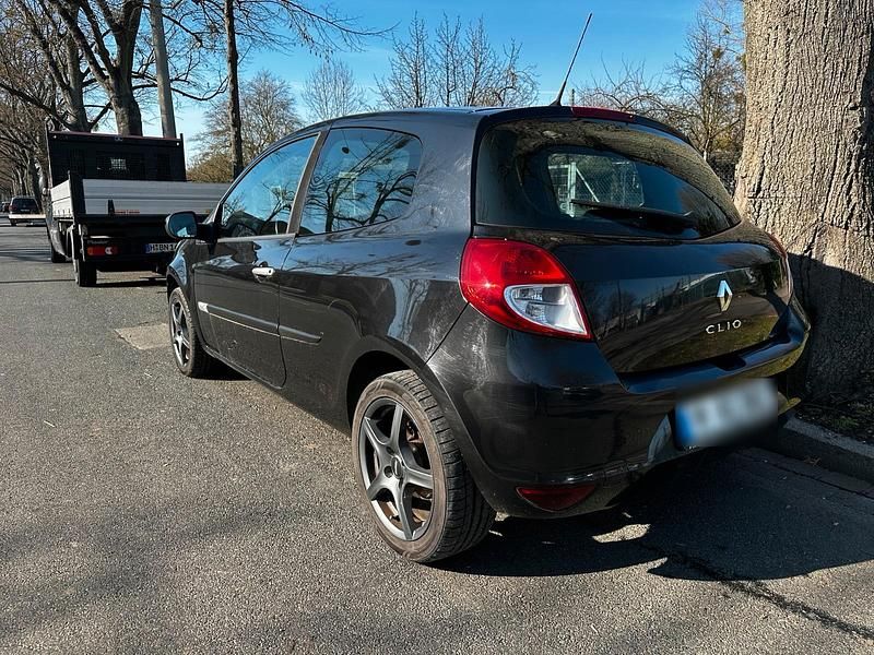 Gebraucht Renault Clio II 75 PS (55 kW) 2011 Schwarz Kleinwagen