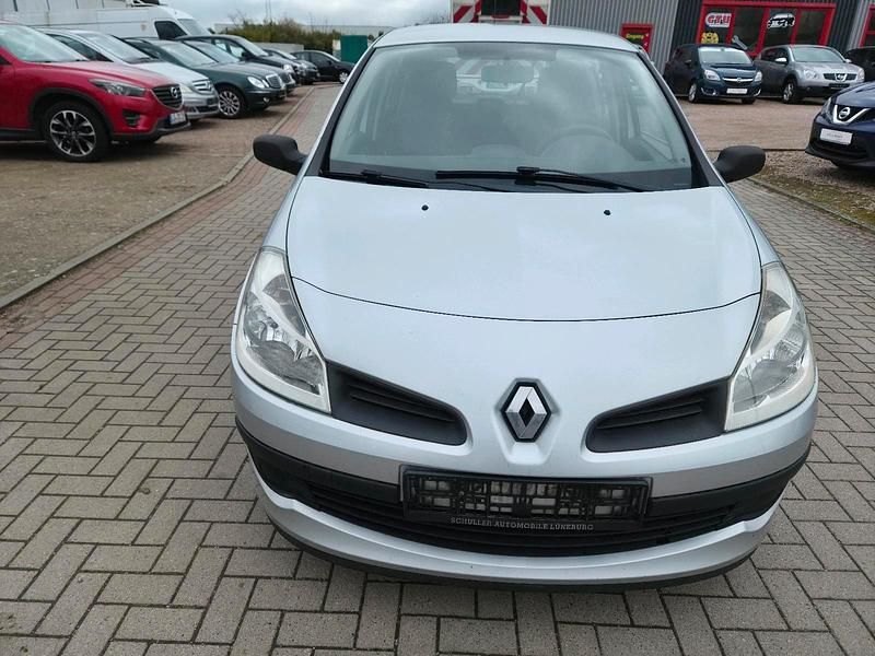Gebraucht Renault Clio II 75 PS (55 kW) 2007 Silber Kleinwagen
