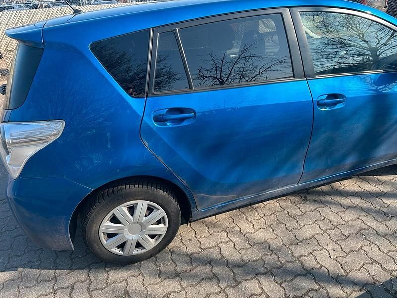 Gebraucht Toyota Verso 124 PS (91 kW) 2013 Blau Van / Kleinbus