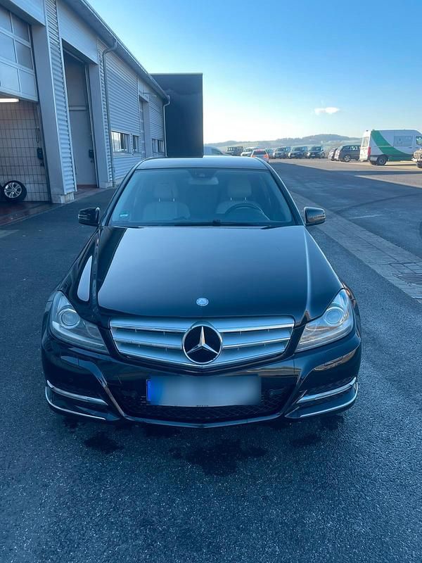Schwarz Gebraucht 2012 Mercedes C250 Avantgarde Limousine | 10.000 € (Fairer Preis) - Bild 1/4