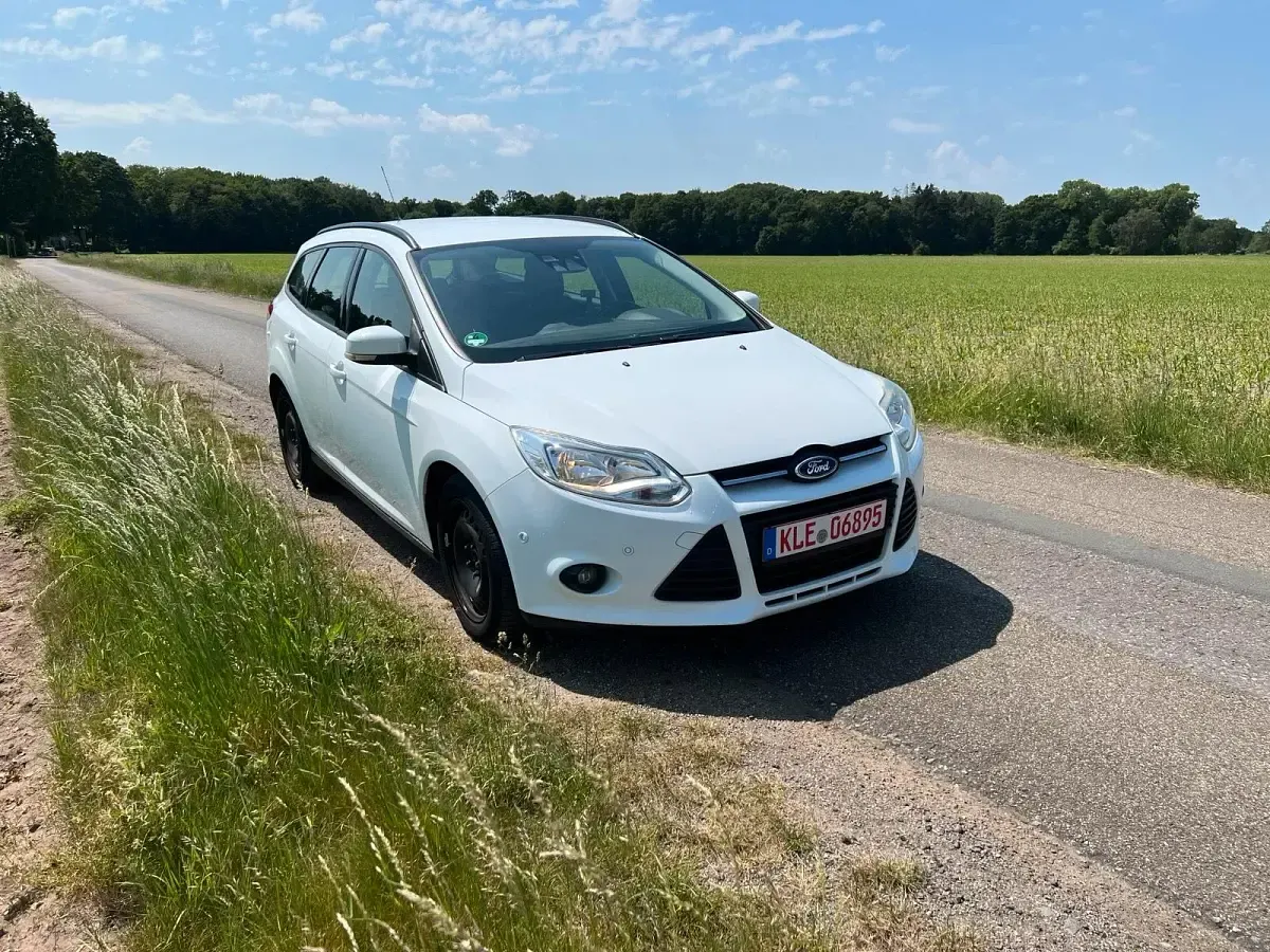 Gebraucht Ford Focus 125 PS (91 kW) 2014 Weiß Kombi