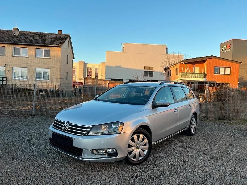 Gebraucht VW Passat 140 PS (102 kW) 2012 Grau Kombi