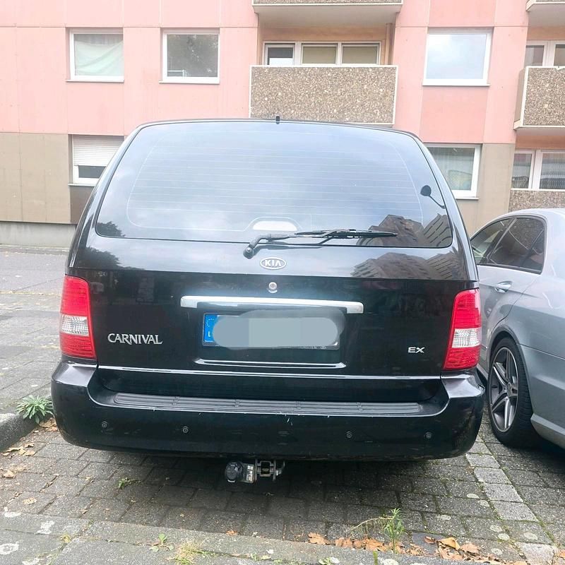 Schwarz Gebraucht 2005 Kia Carnival Van / Kleinbus | 2.650 € (Fairer Preis) - Bild 1/4