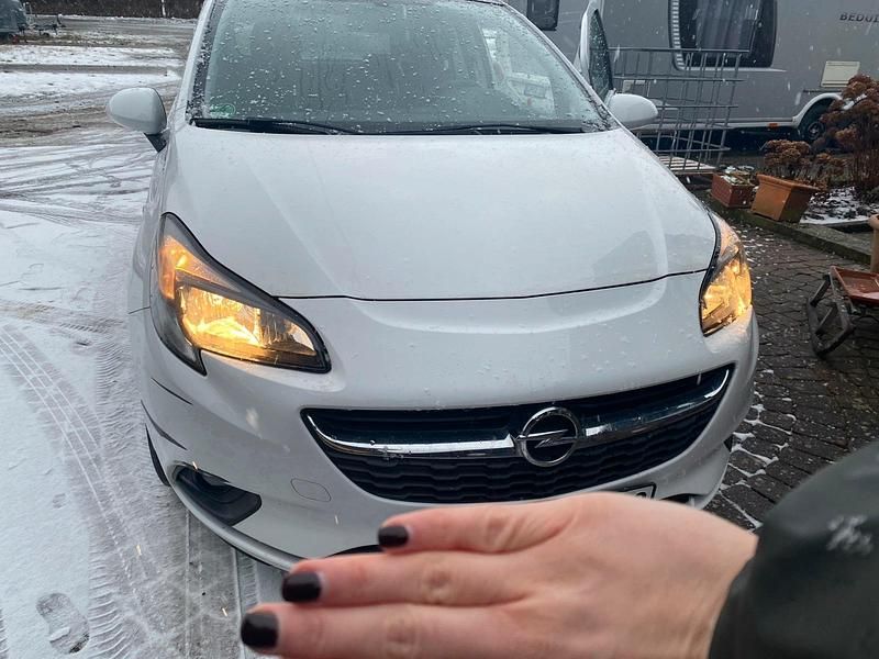 Weiß Gebraucht 2016 Opel Corsa drive Limousine | 7.900 € (Fairer Preis) - Bild 1/4