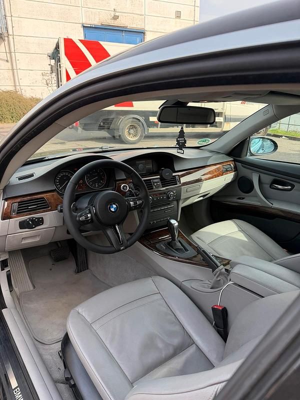 Gebraucht BMW 325 218 PS (160 kW) 2008 Schwarz Coupé